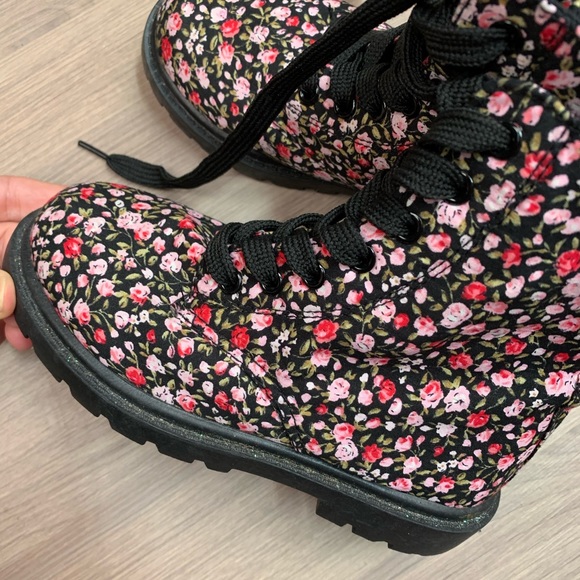 Aviva Girl Floral Lace Up Combat Boots Kids 11 - Picture 7 of 8